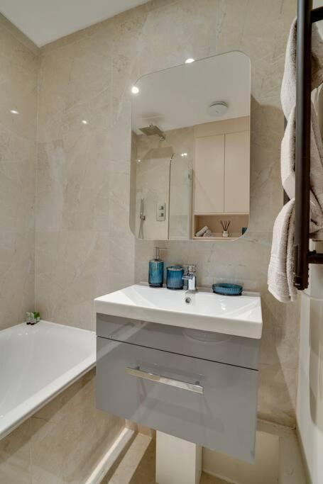 Glamorous Art Deco Flat In Chelsea London Exterior photo